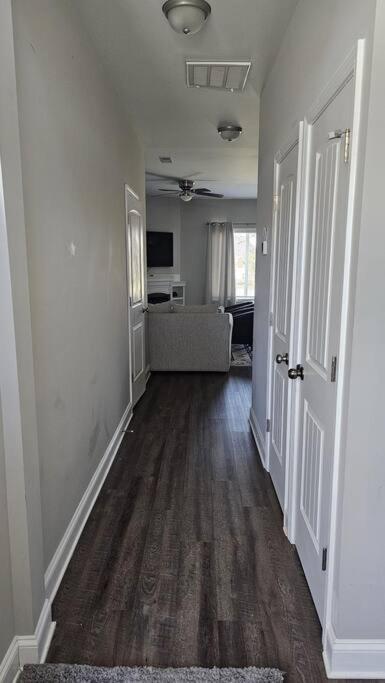 Gorgeous 3 Bedroom Home With Cable Tv In All Rooms & Free Wi-Fi كونكورد المظهر الخارجي الصورة