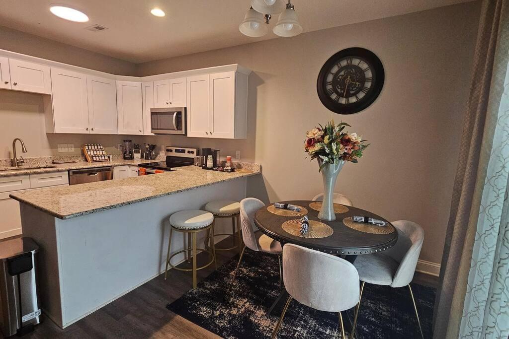 Gorgeous 3 Bedroom Home With Cable Tv In All Rooms & Free Wi-Fi كونكورد المظهر الخارجي الصورة