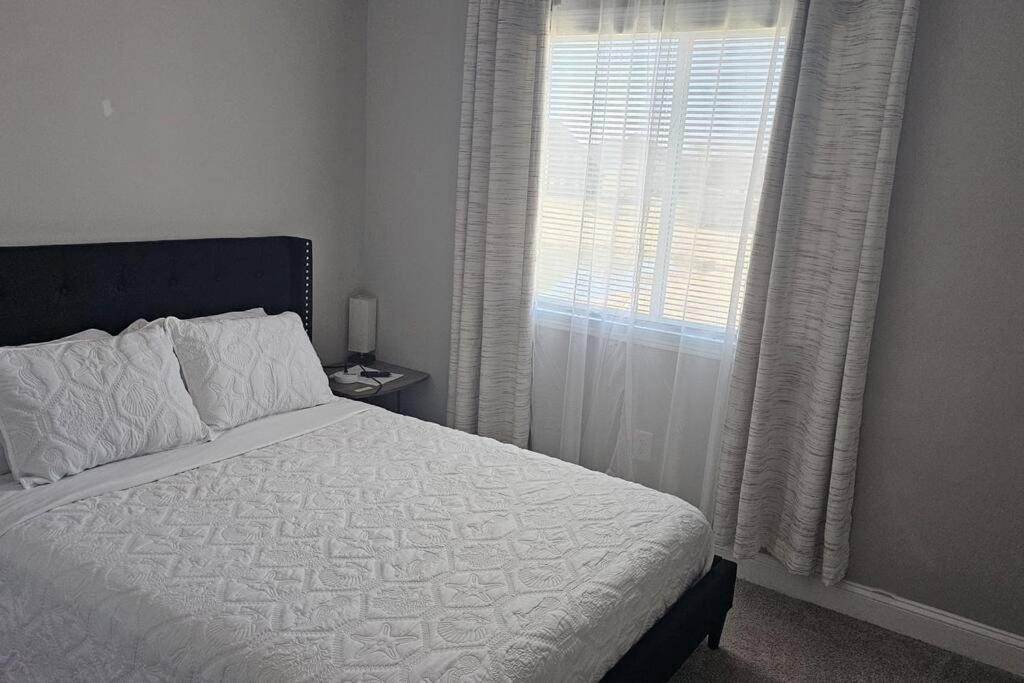Gorgeous 3 Bedroom Home With Cable Tv In All Rooms & Free Wi-Fi كونكورد المظهر الخارجي الصورة