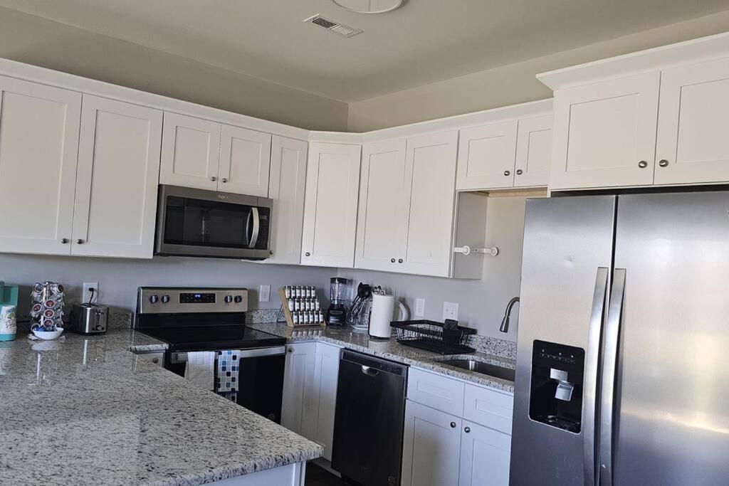 Gorgeous 3 Bedroom Home With Cable Tv In All Rooms & Free Wi-Fi كونكورد المظهر الخارجي الصورة